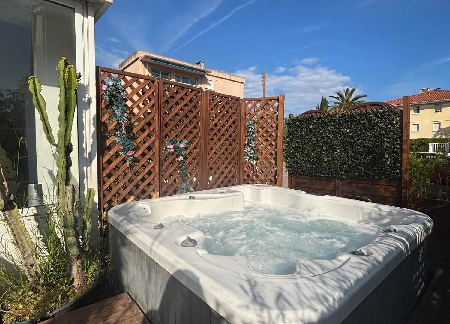 Hotel Sable Et Soleil - Port, Plage Et Jacuzzi Prive Fréjus