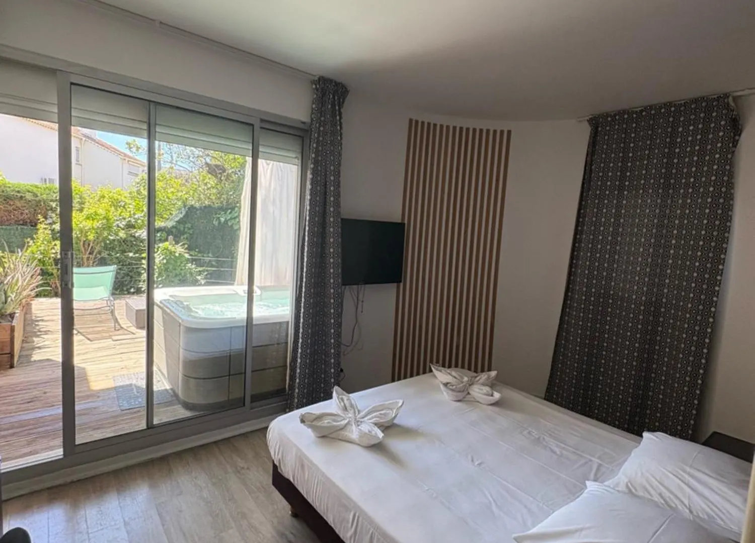 Hotel Sable Et Soleil - Port, Plage Et Jacuzzi Prive Fréjus