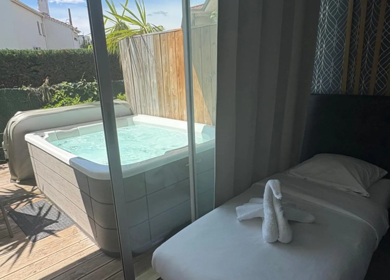Hotel Sable Et Soleil - Port, Plage Et Jacuzzi Prive Frejus 3*,  France