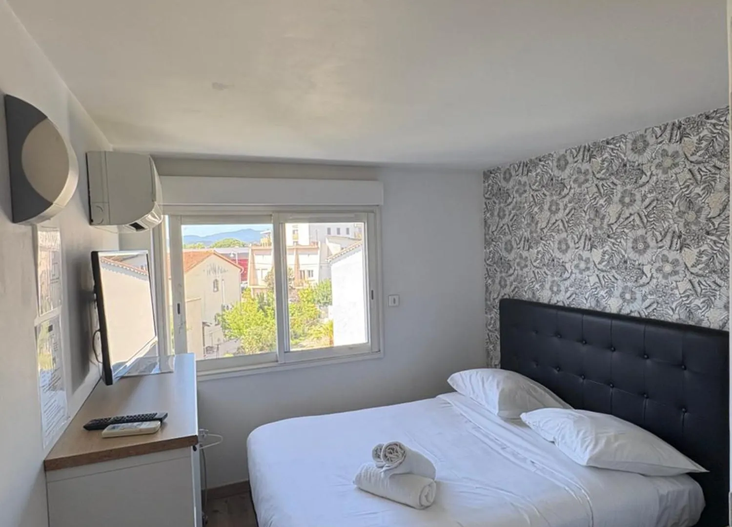 Hotel Sable Et Soleil - Port, Plage Et Jacuzzi Prive Frejus 3*,