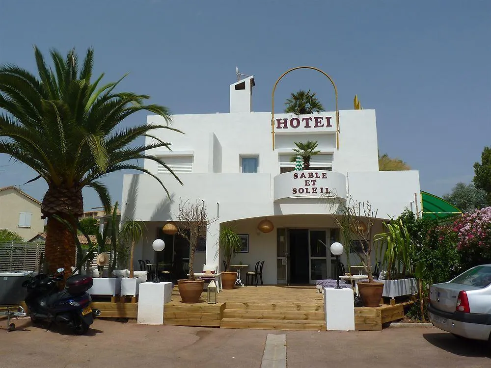 Hotel Sable Et Soleil - Port, Plage Et Jacuzzi Prive Frejus
