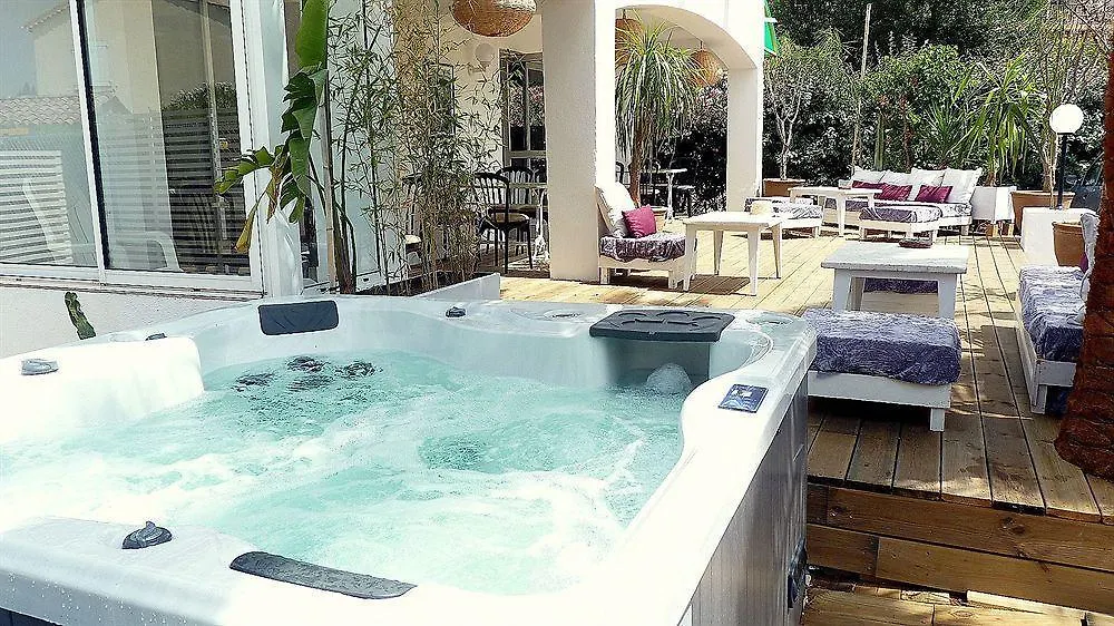 Hotel Sable Et Soleil - Port, Plage Et Jacuzzi Prive Frejus 3*,  France