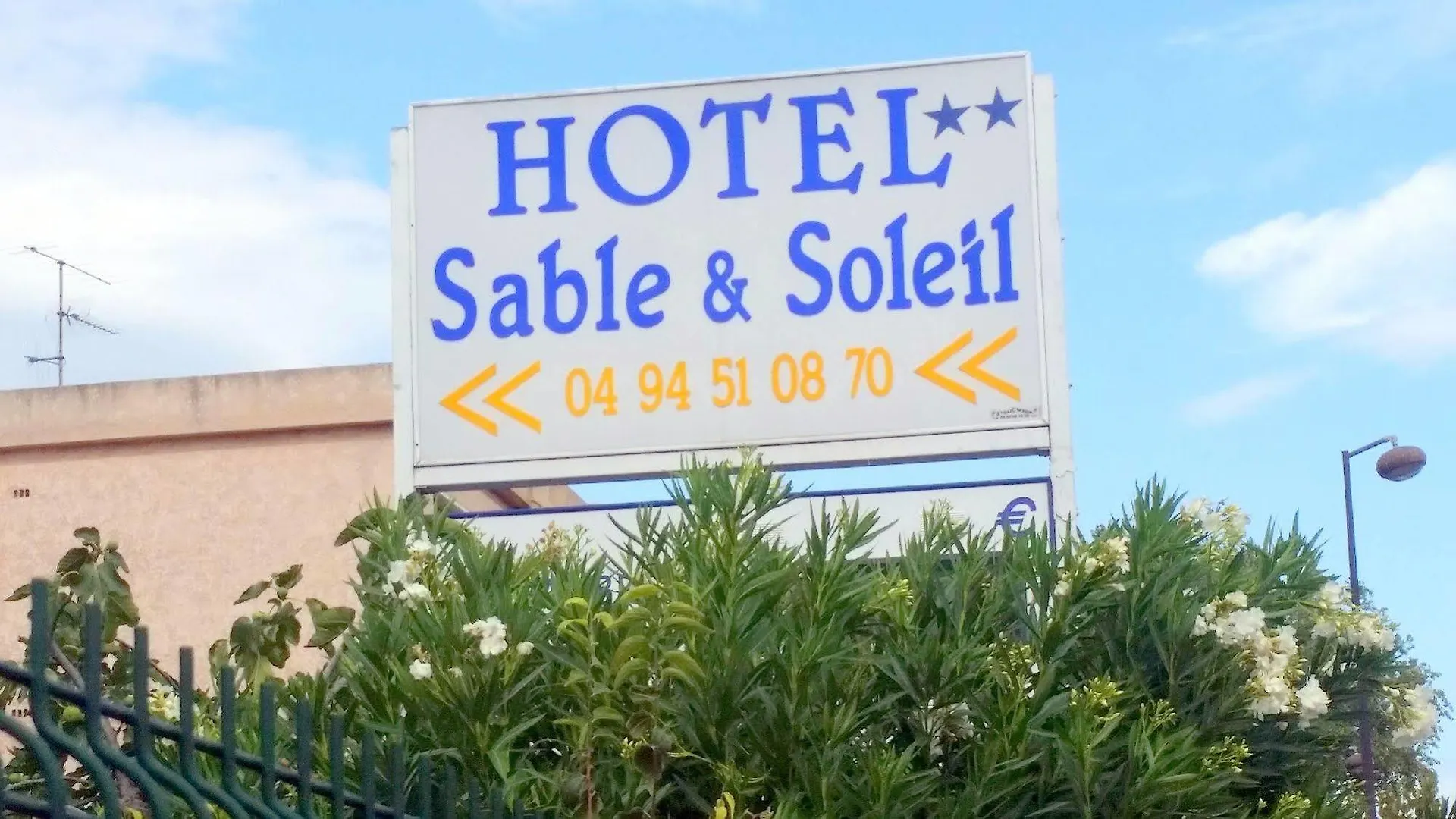 Hotel Sable Et Soleil - Port, Plage Et Jacuzzi Prive Fréjus