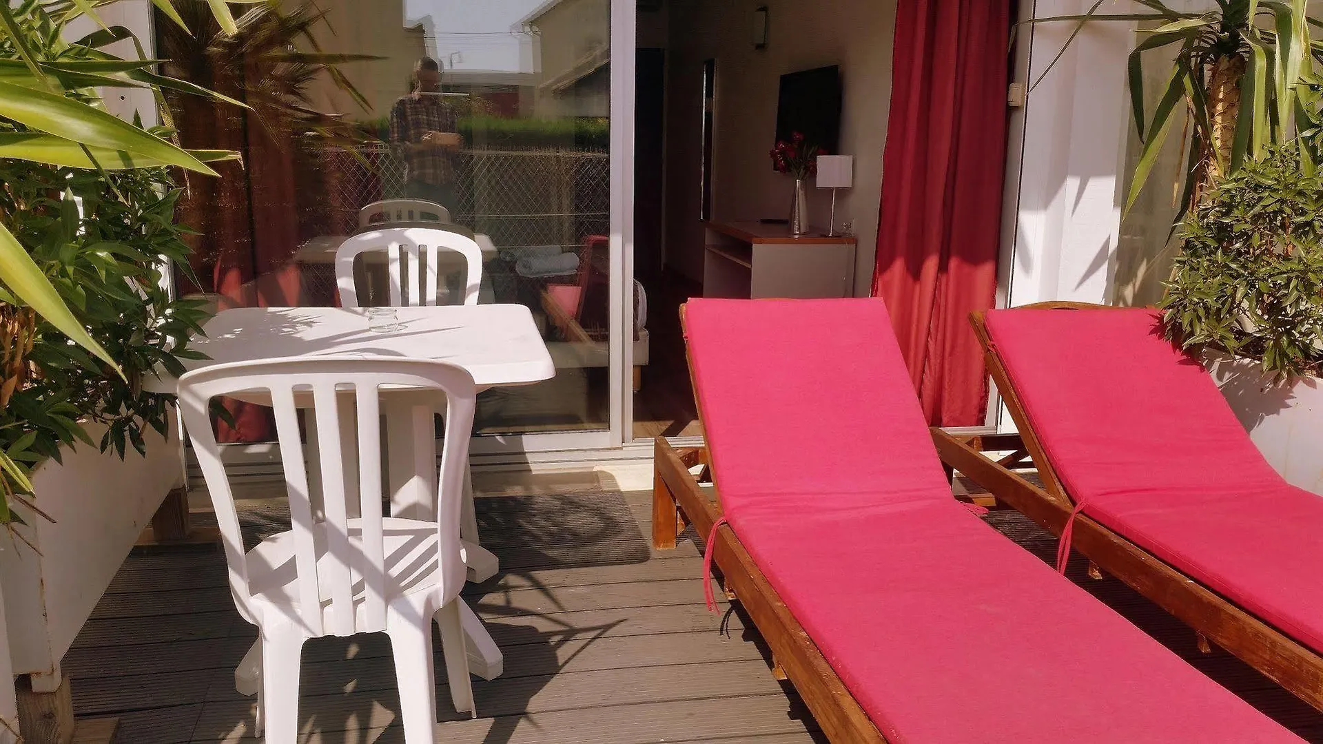 Hotel Sable Et Soleil - Port, Plage Et Jacuzzi Prive Frejus