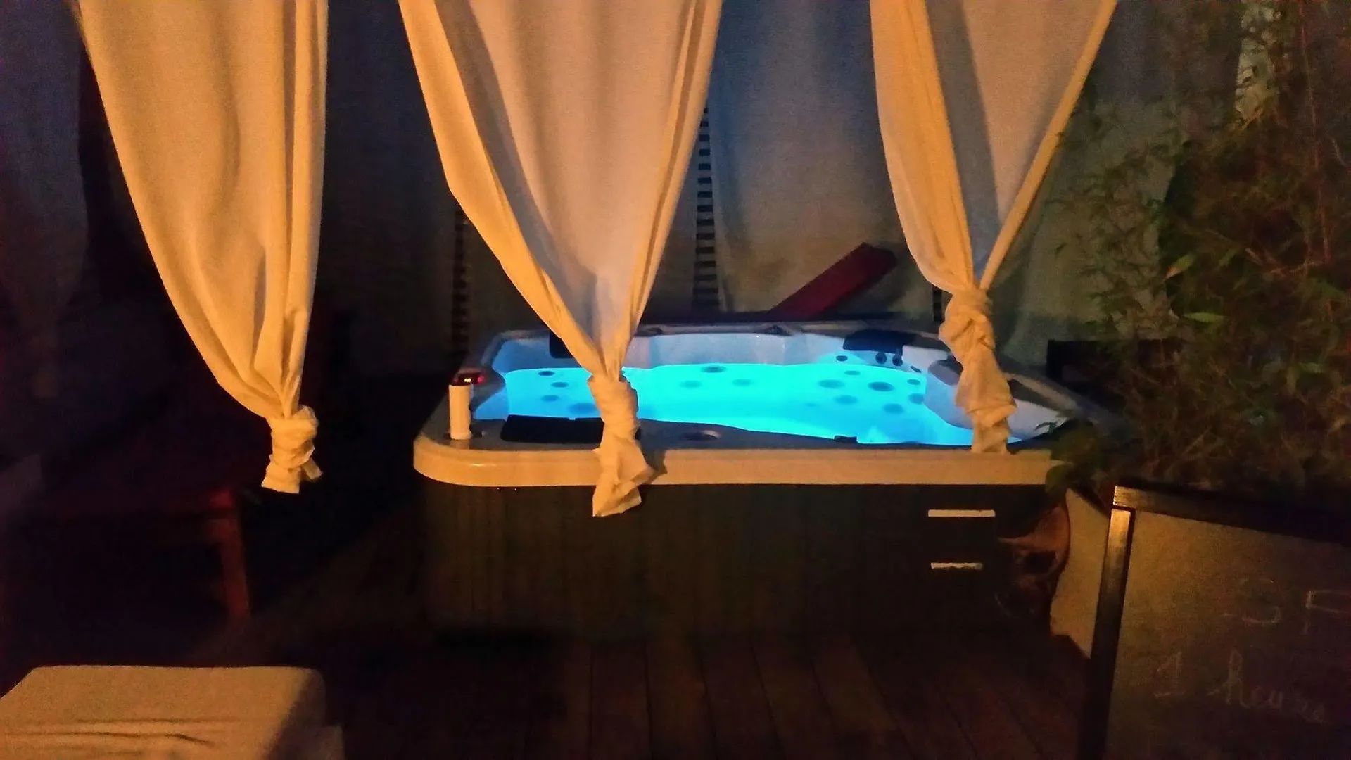 Hotel Sable Et Soleil - Port, Plage Et Jacuzzi Prive Fréjus 3*,