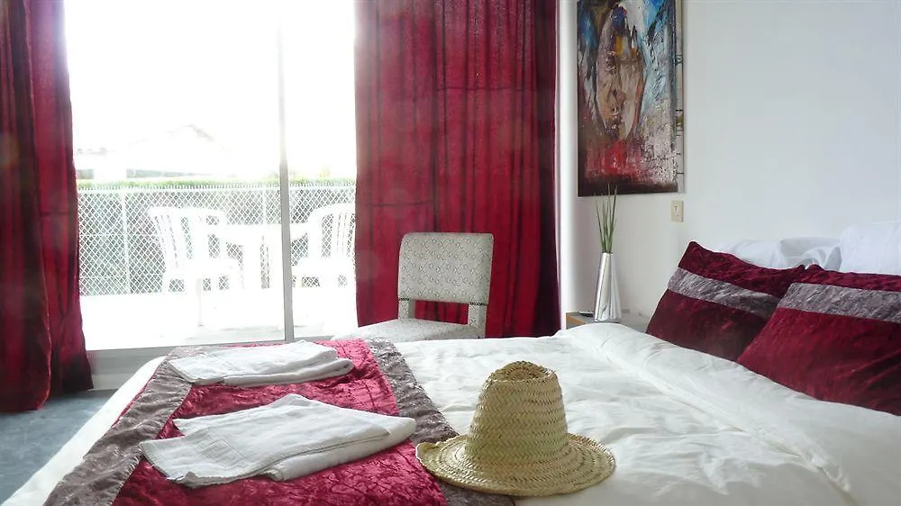 Hotel Sable Et Soleil - Port, Plage Et Jacuzzi Prive Frejus 3*,