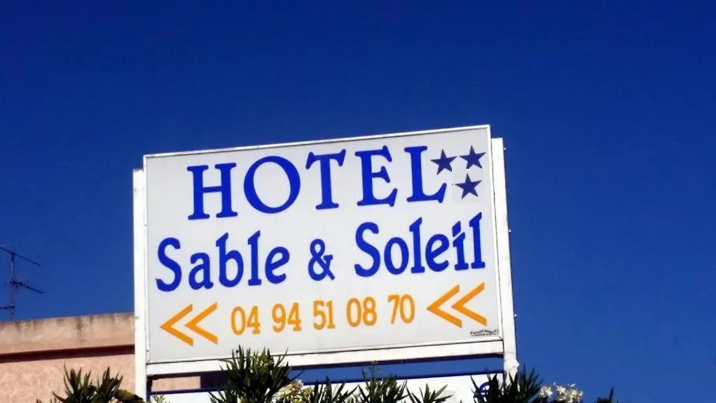 Hotel Sable Et Soleil - Port, Plage Et Jacuzzi Prive Fréjus 3*,