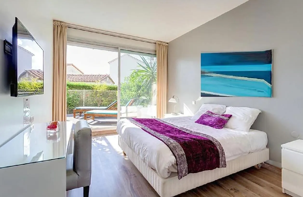 Hotel Sable Et Soleil - Port, Plage Et Jacuzzi Prive Frejus 3*,  France