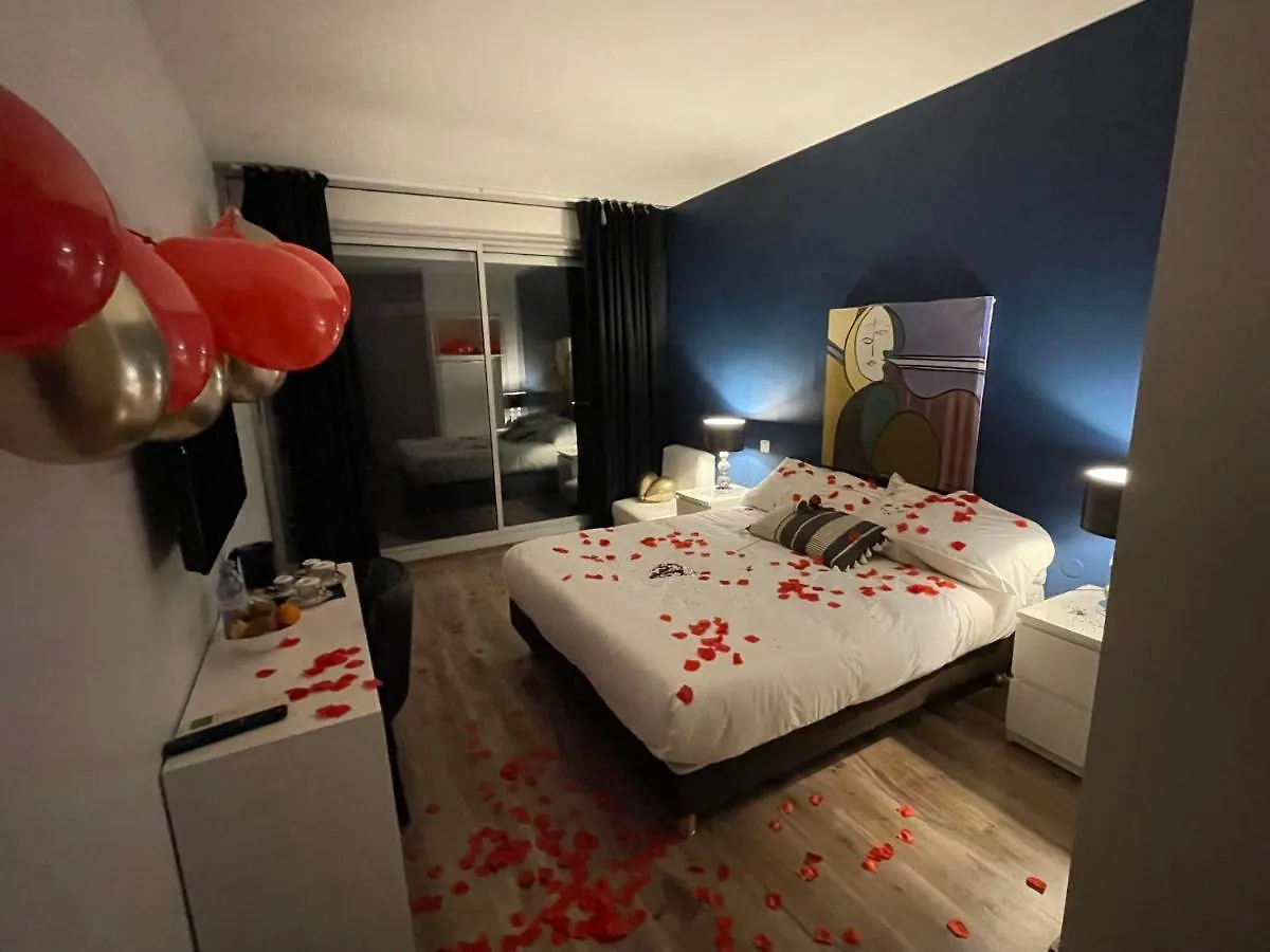 Hotel Sable Et Soleil - Port, Plage Et Jacuzzi Prive Frejus