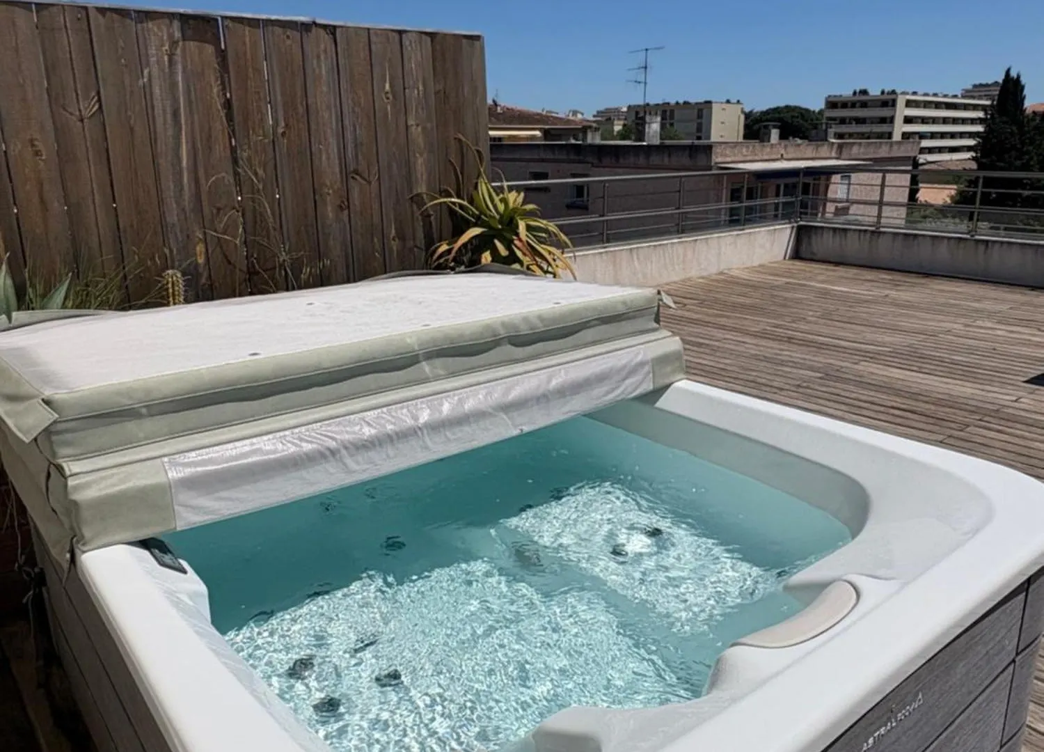 Hotel Sable Et Soleil - Port, Plage Et Jacuzzi Prive Frejus 3*,  France