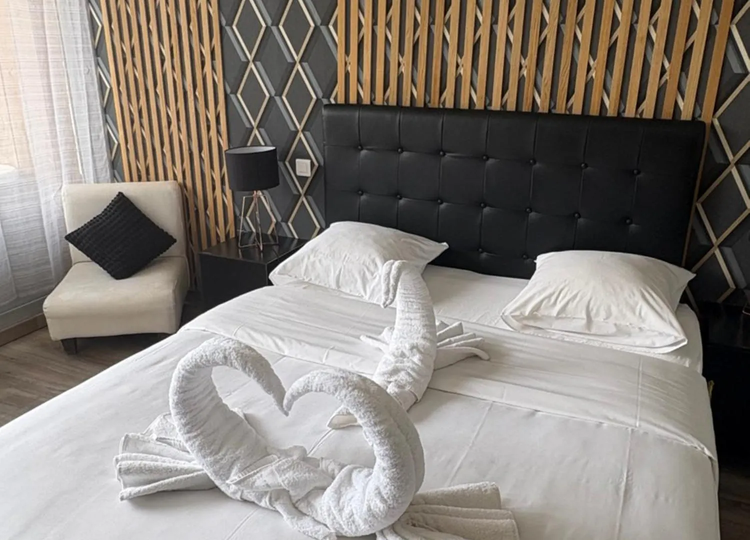 Hotel Sable Et Soleil - Port, Plage Et Jacuzzi Prive Frejus