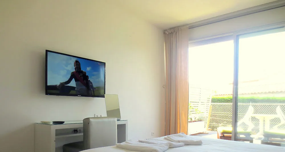 Hotel Sable Et Soleil - Port, Plage Et Jacuzzi Prive Frejus