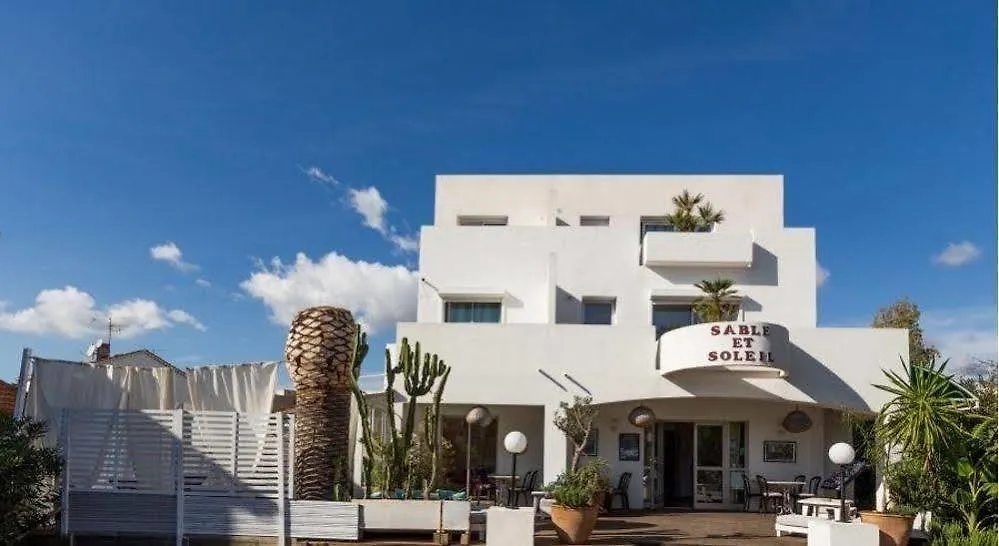 Hotel Sable Et Soleil - Port, Plage Et Jacuzzi Prive Fréjus