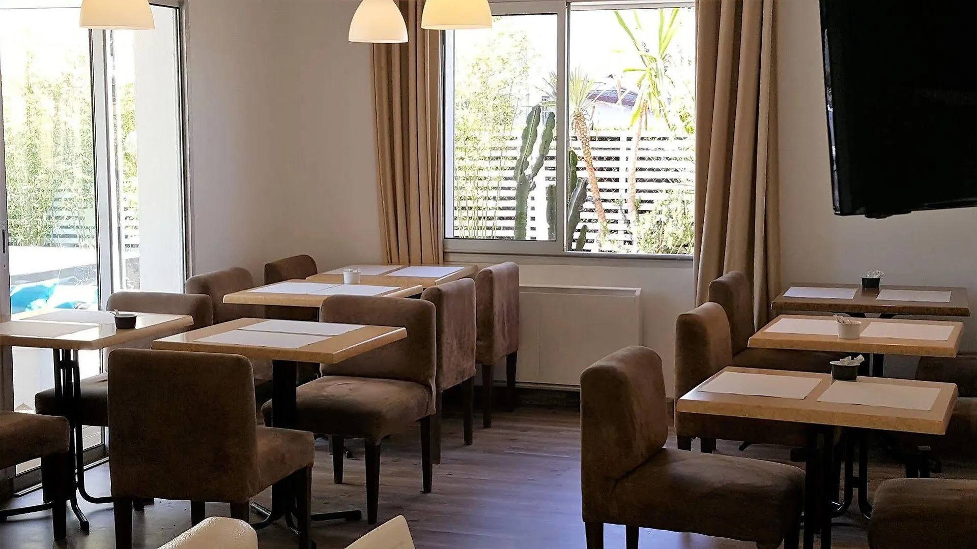 Hotel Sable Et Soleil - Port, Plage Et Jacuzzi Prive Frejus