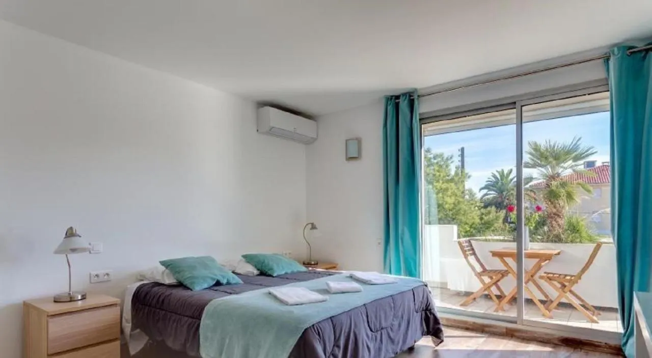 Hotel Sable Et Soleil - Port, Plage Et Jacuzzi Prive Frejus France