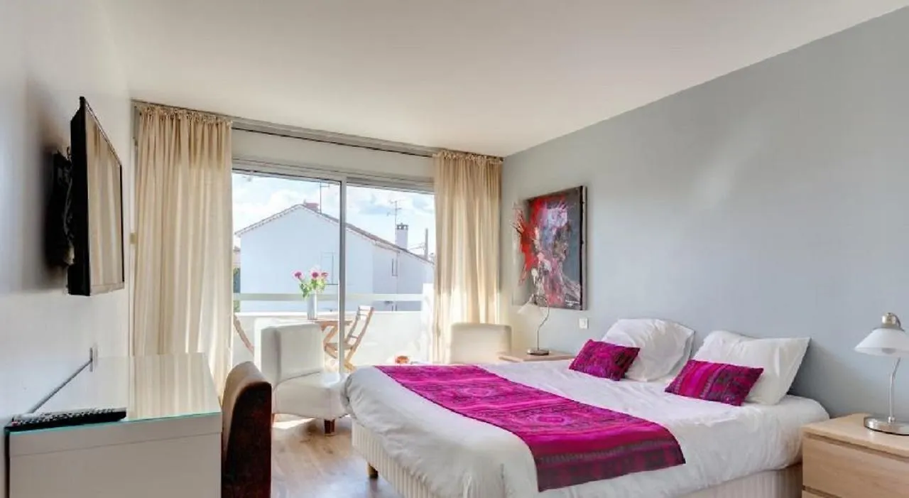 Hotel Sable Et Soleil - Port, Plage Et Jacuzzi Prive Frejus